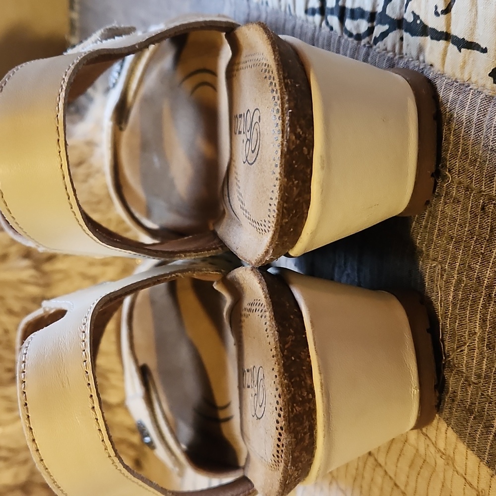 MIA White Wedge Sandal by Biza (7.5) - Picture 3 of 4